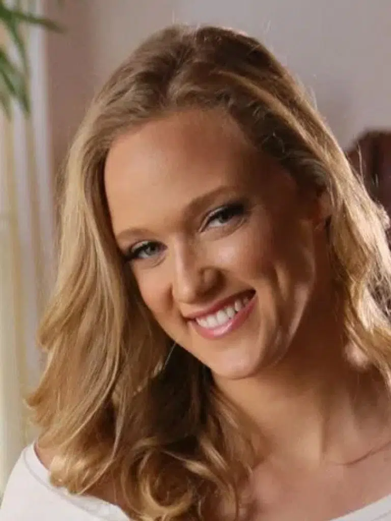 Mia Vallis Biography: Wiki, Age, Career, Height, Weight, Boyfriend, Net Worth & More